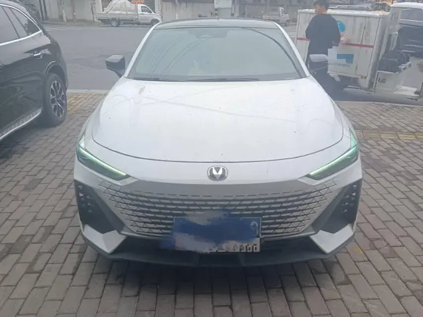 2022 CHANGAN UNI-V thumbnail 2