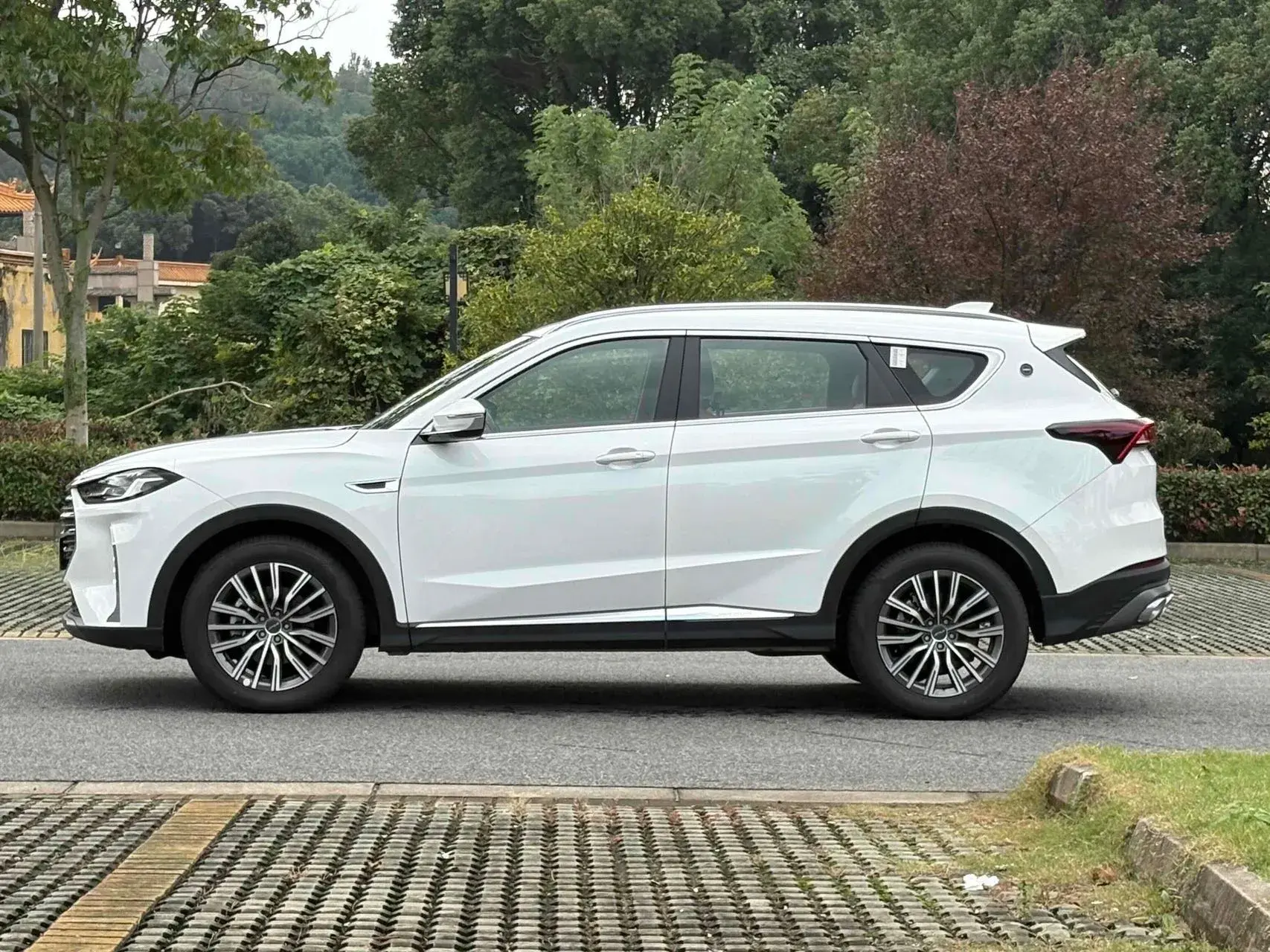 2023 JETOUR X70 thumbnail 2