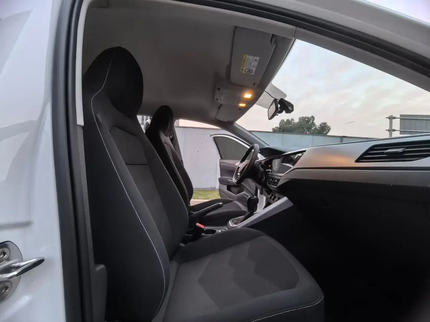 2023 VOLKSWAGEN POLO thumbnail 4