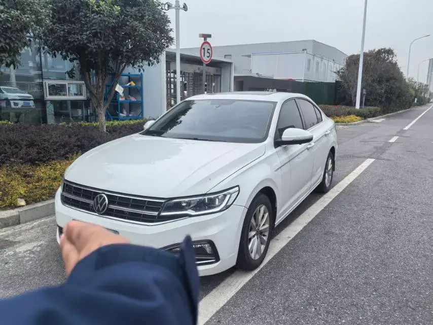 2021 VOLKSWAGEN BORA view 1