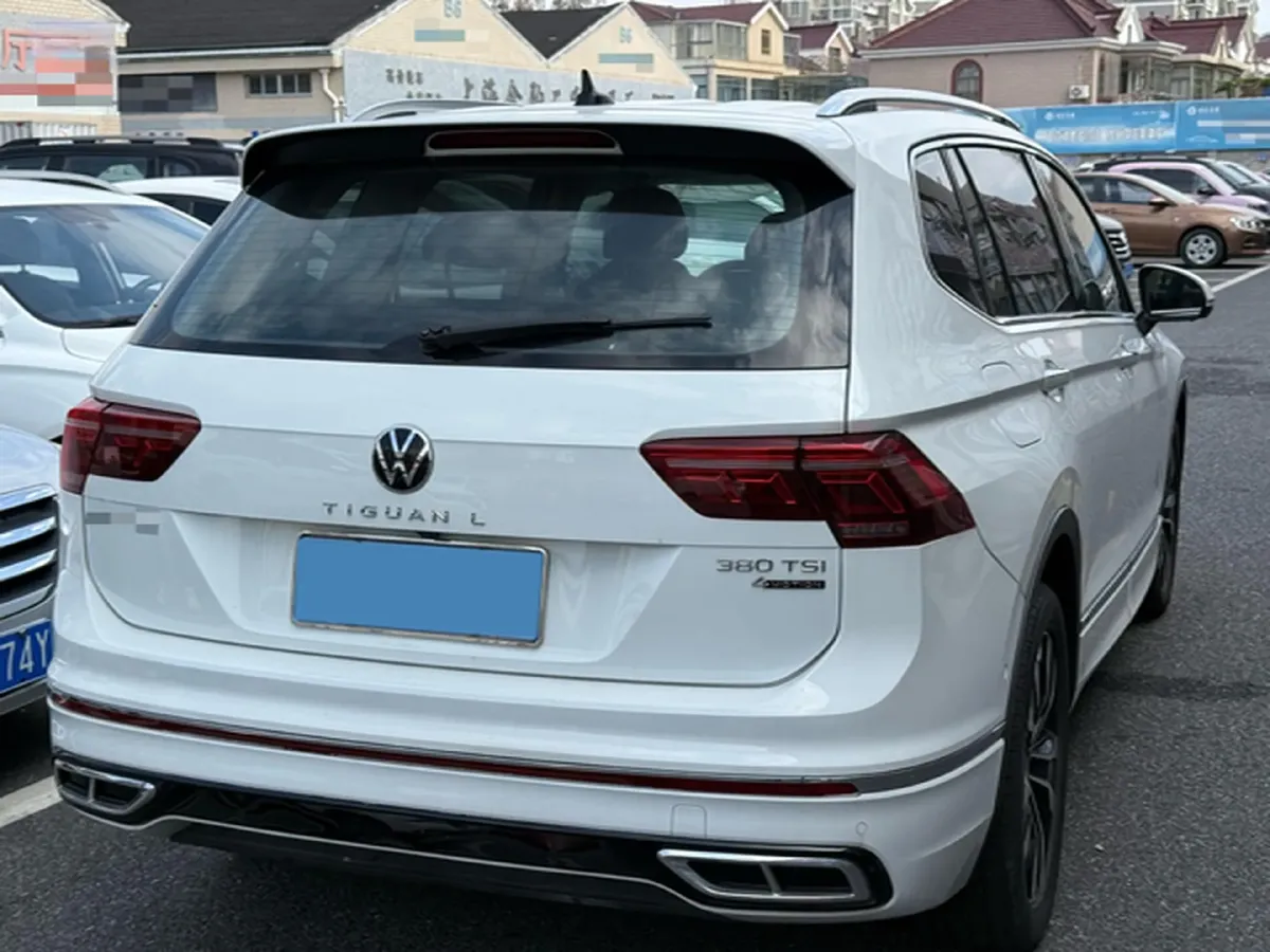 2024 Volkswagen Tiguan L 2.0T 220HP L4 7DCT,autocango,china used car exporter,china ev exporter,chinese used car exporter,chinese used ev exporter