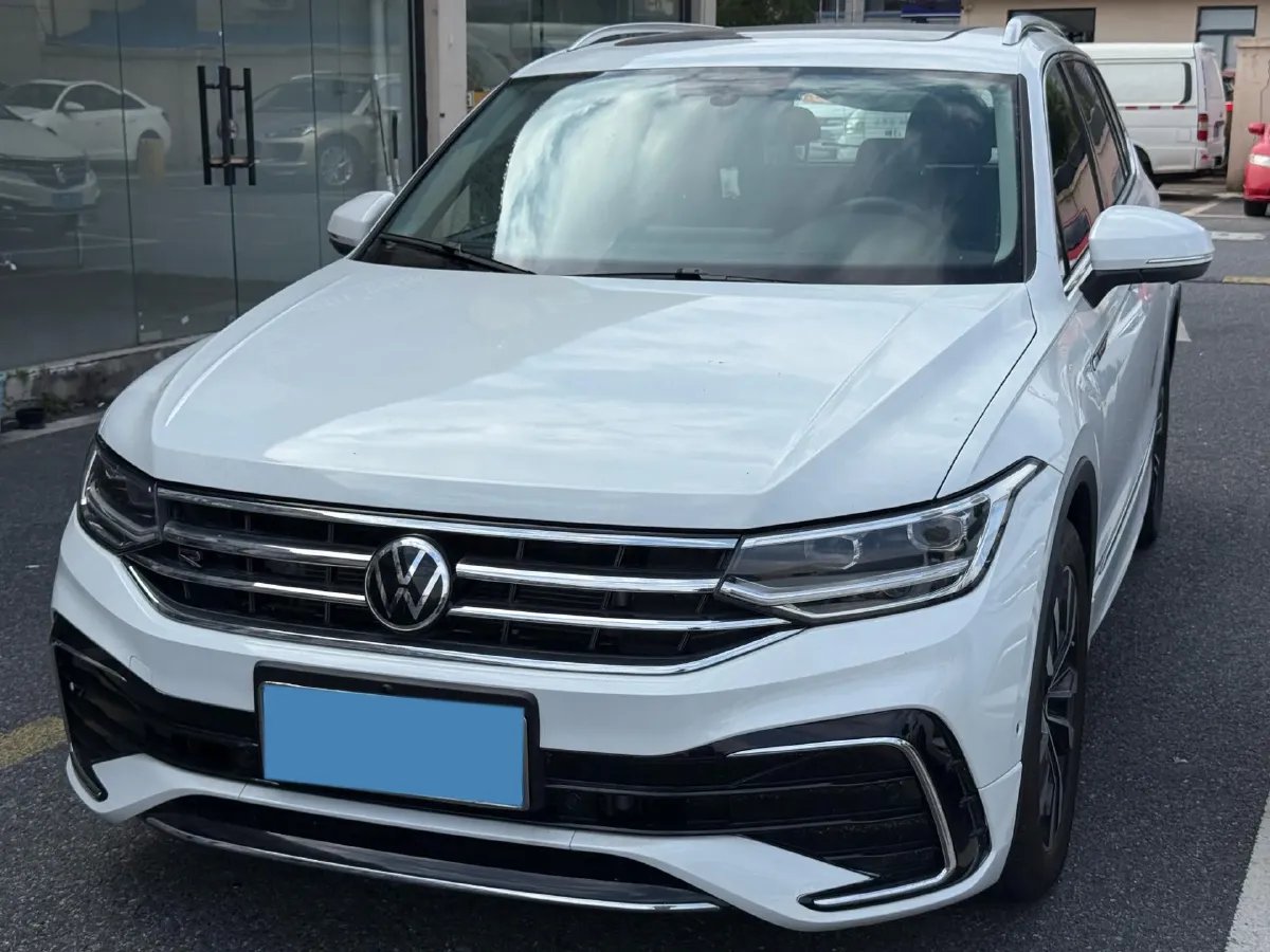 2024 Volkswagen Tiguan L 2.0T 220HP L4 7DCT,autocango,china used car exporter,china ev exporter,chinese used car exporter,chinese used ev exporter