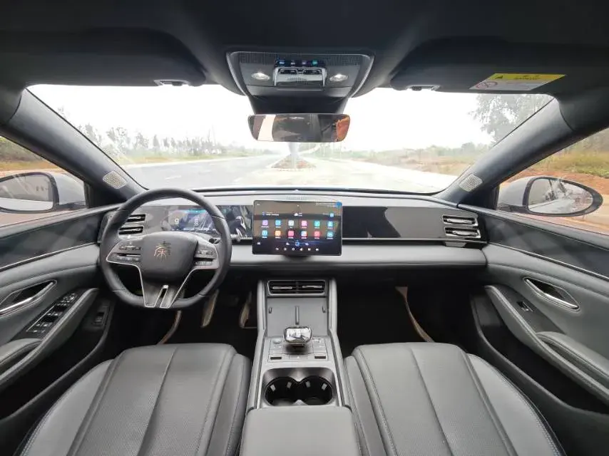 2024 BYD QINL thumbnail 3