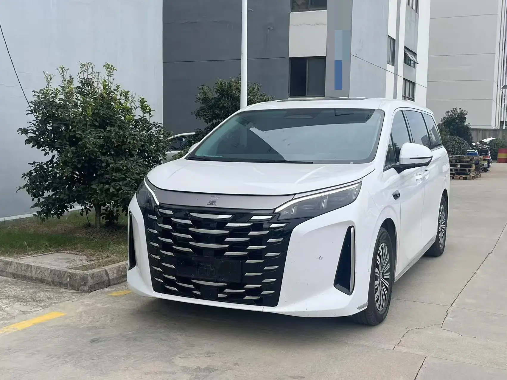 2025 BYD XIA thumbnail 2