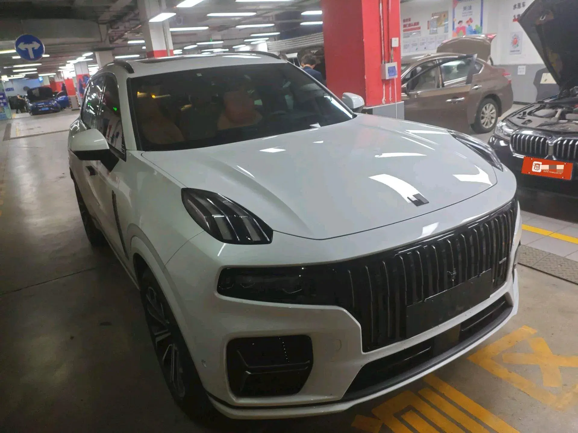 2024 LYNK&CO 09 thumbnail 2