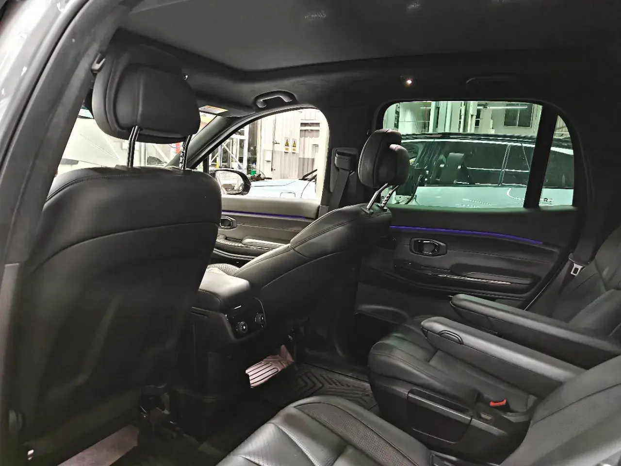 2020 NIO ES8 thumbnail 4