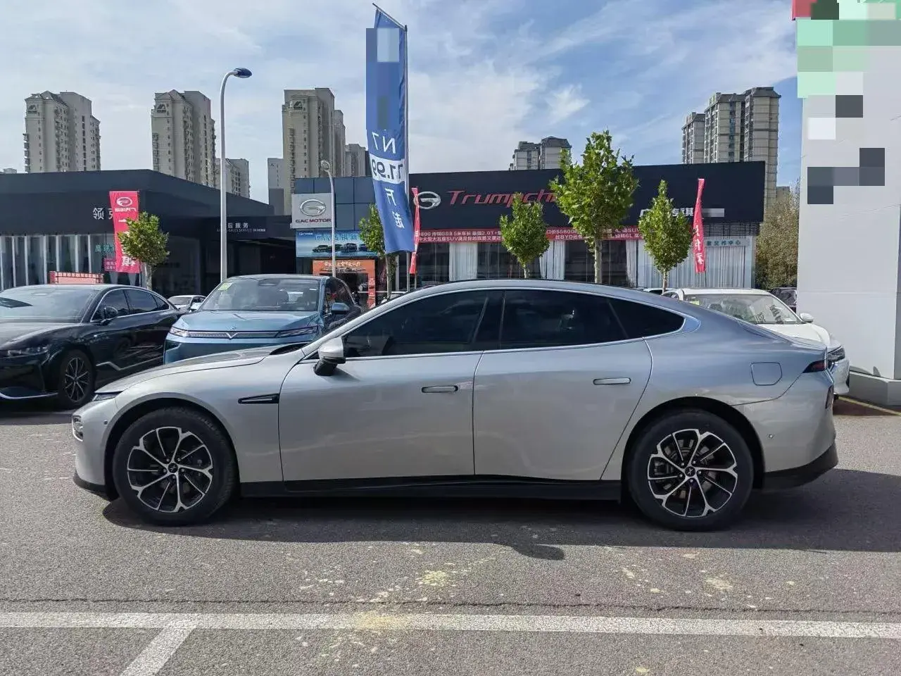 2020 XPENG P7 thumbnail 4