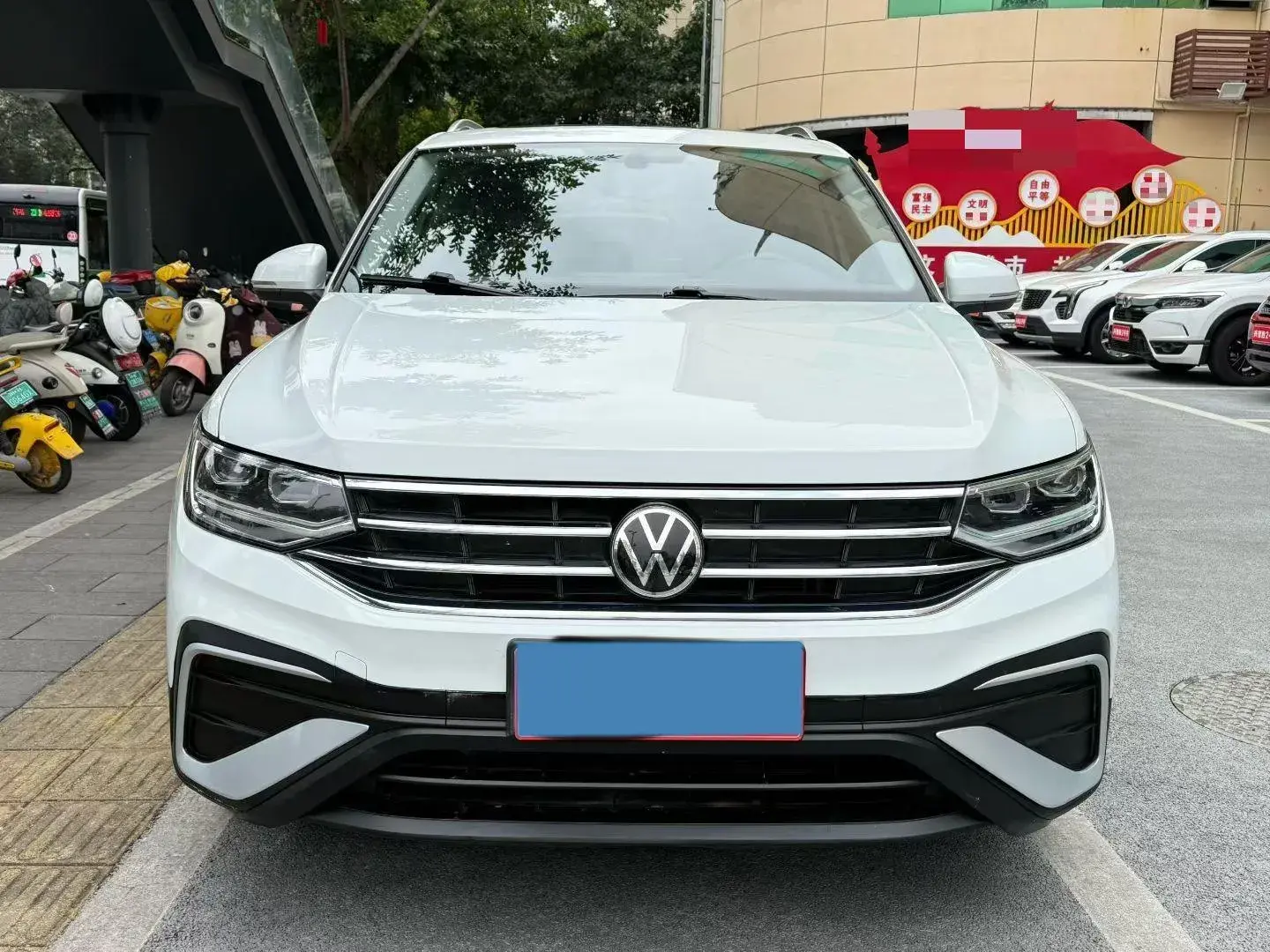 2023 VOLKSWAGEN TIGUAN thumbnail 2