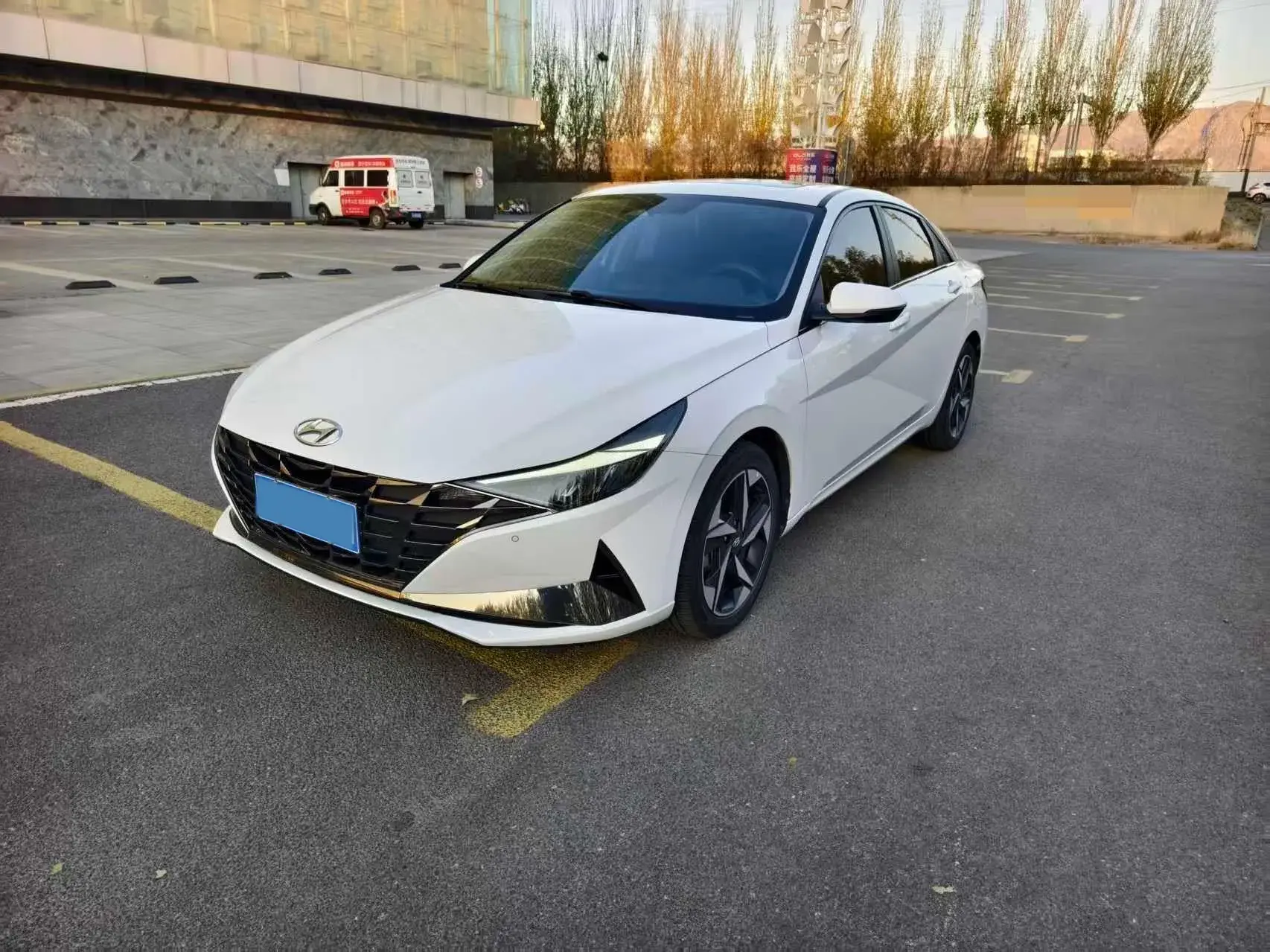 2022 HYUNDAI ELANTRA view 1