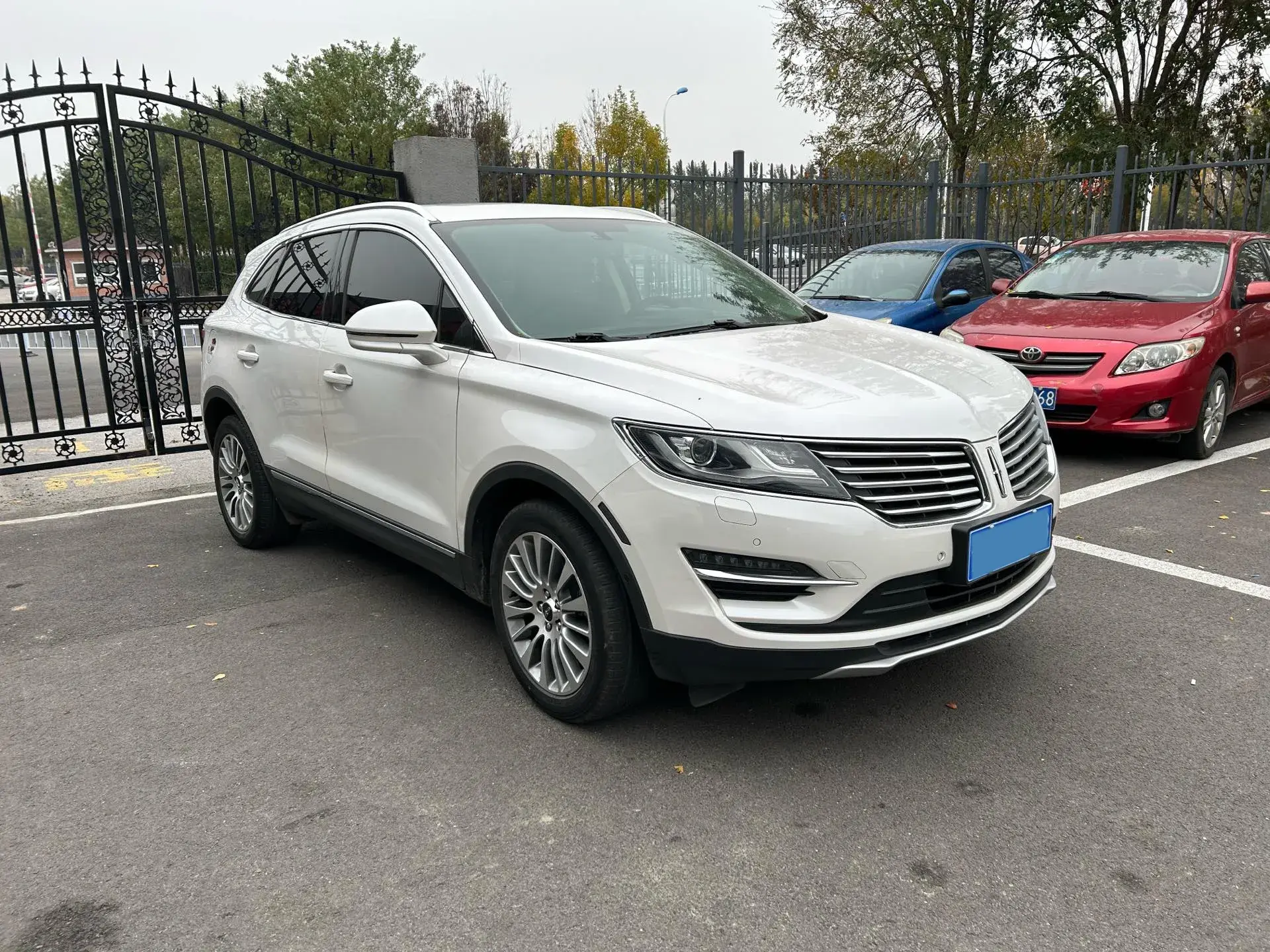 2017 LINCOLN MKC thumbnail 2