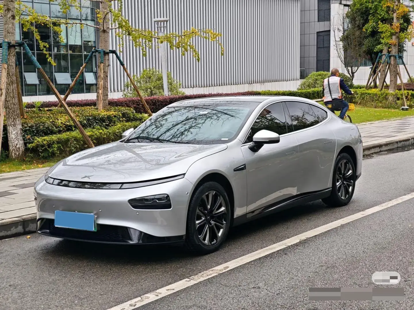 2022 XPENG P7 view 1