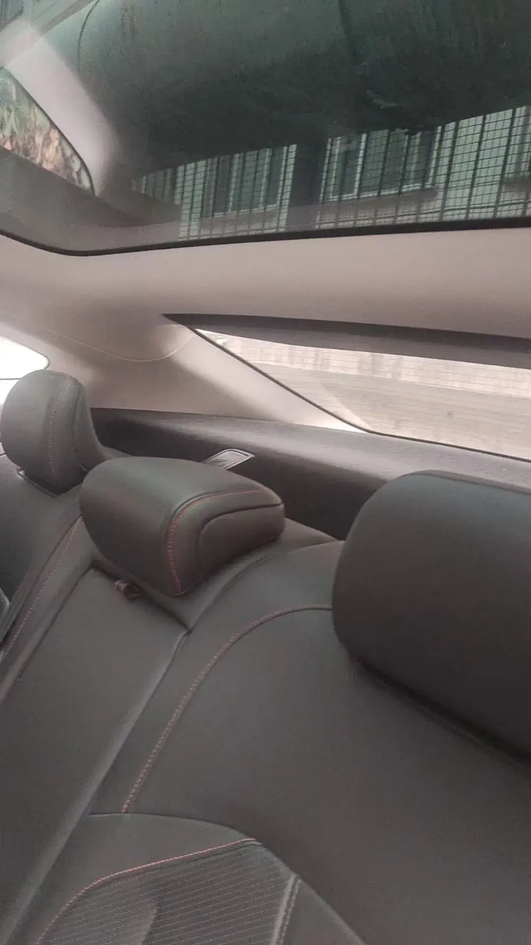 2022 XPENG P7 thumbnail 4