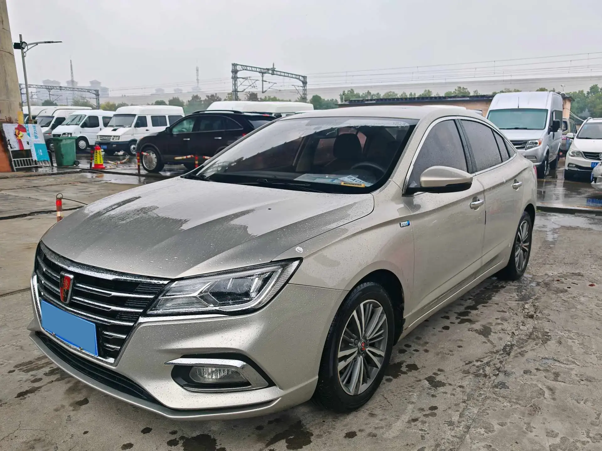 2019 ROEWE I5 view 1