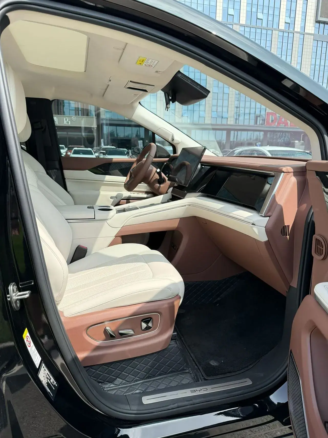 2025 BYD XIA thumbnail 4