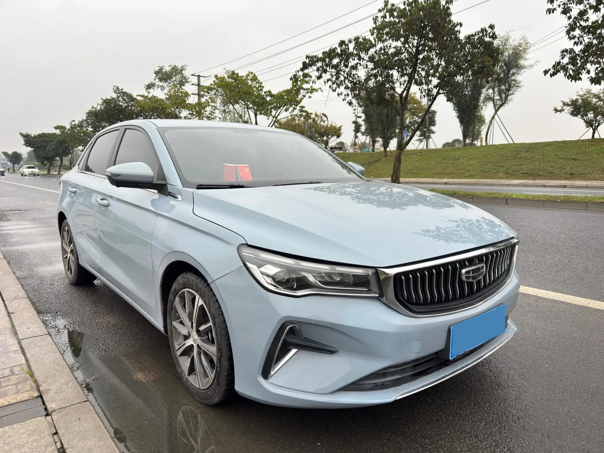 2023 GEELY EMGRAND thumbnail 3