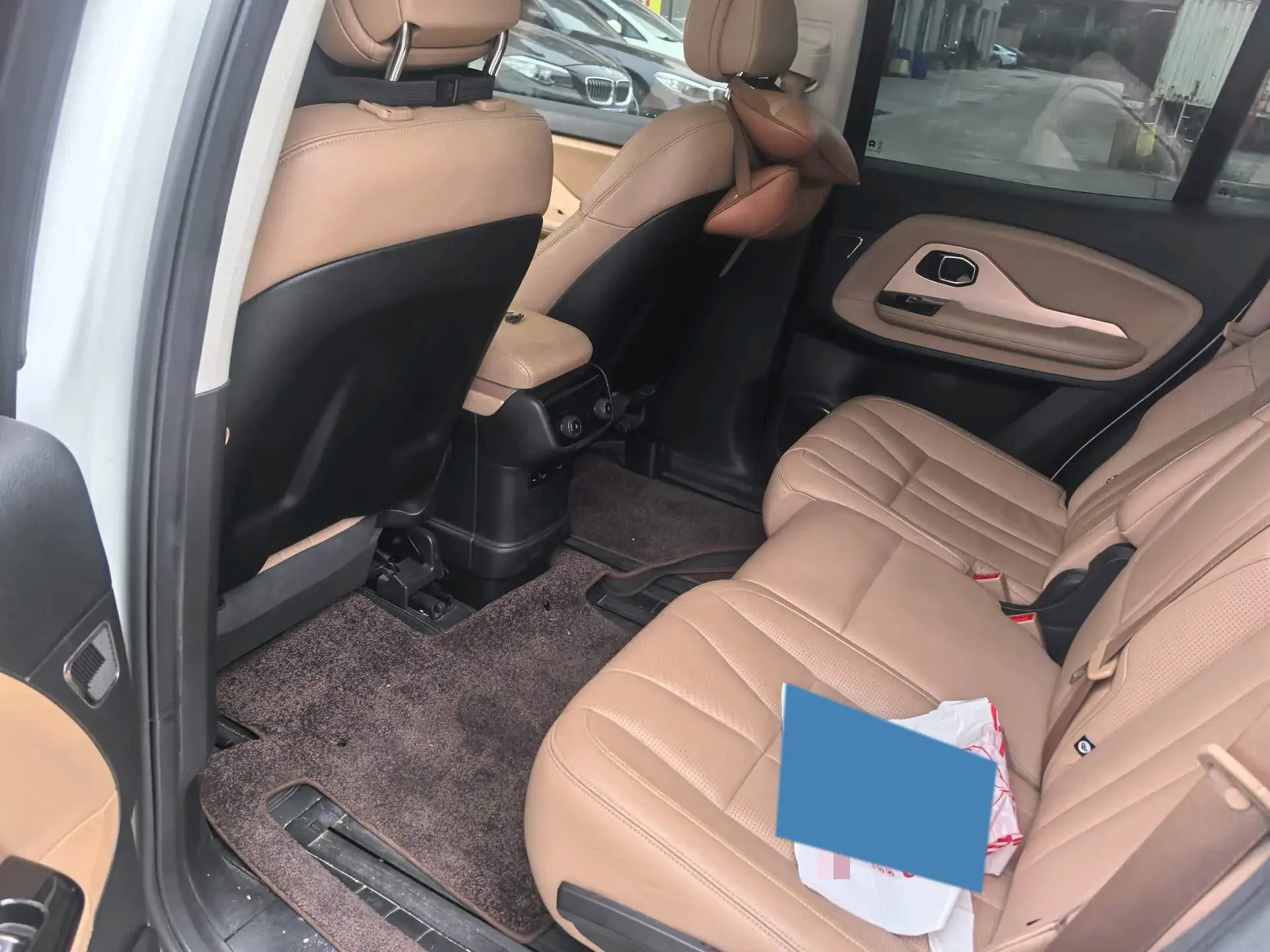 2018 NIO ES8 thumbnail 3