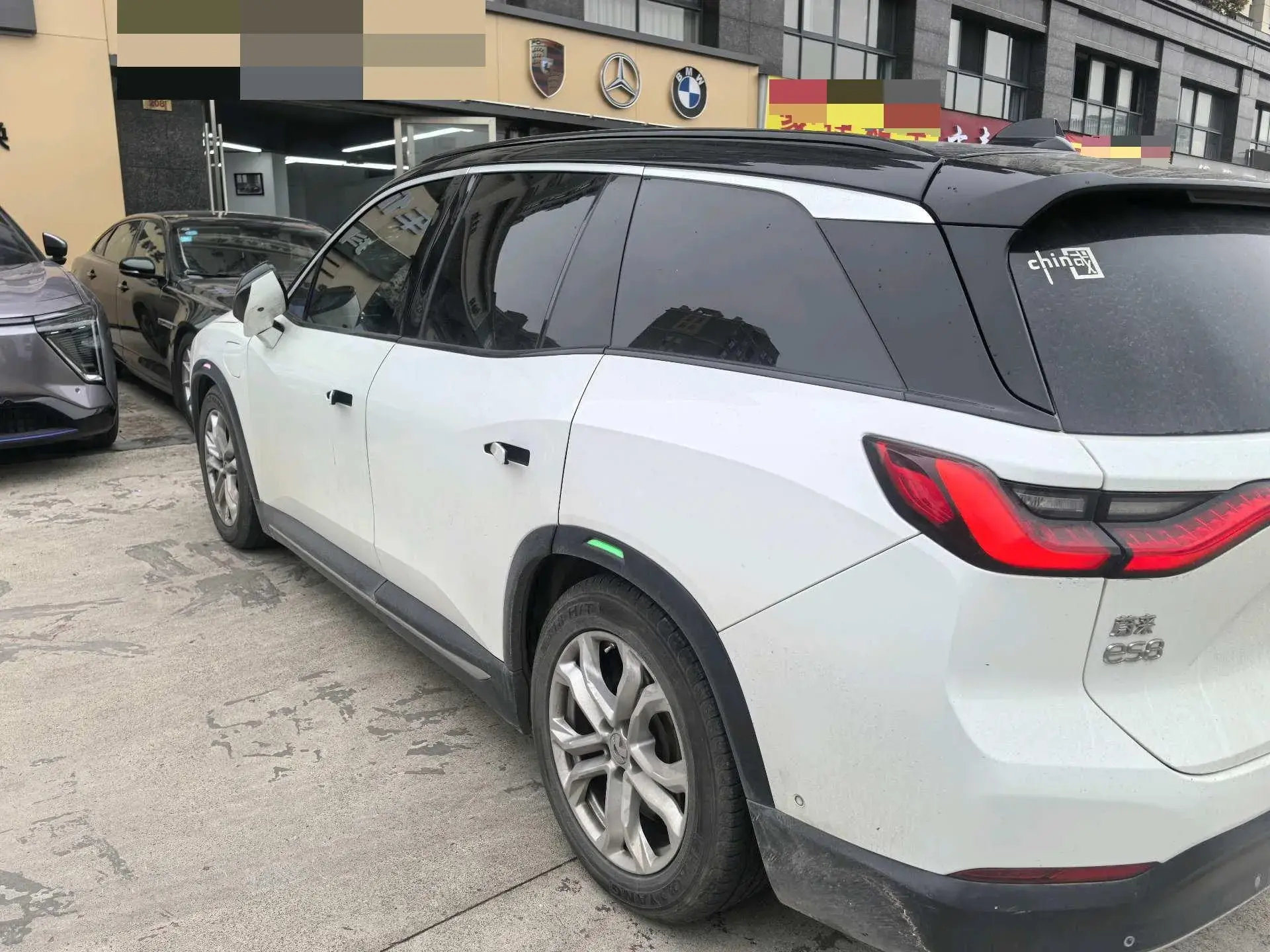 2018 NIO ES8 thumbnail 4