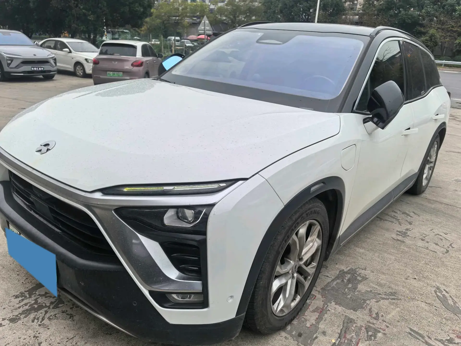 2018 NIO ES8 view 1