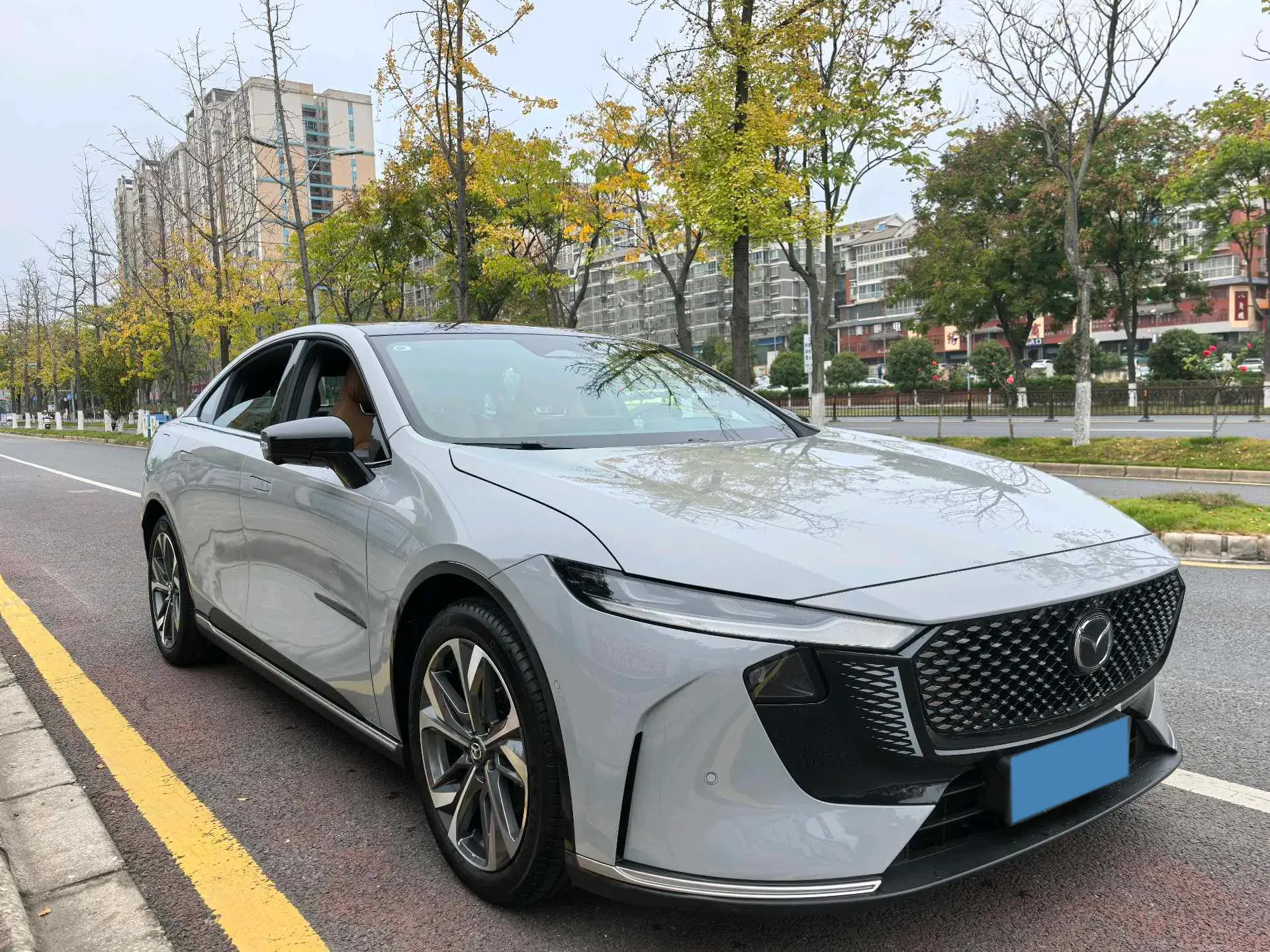 2024 MAZDA EZ-6 thumbnail 3