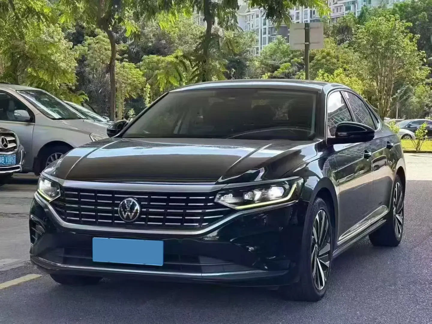 2022 VOLKSWAGEN PASSAT view 1