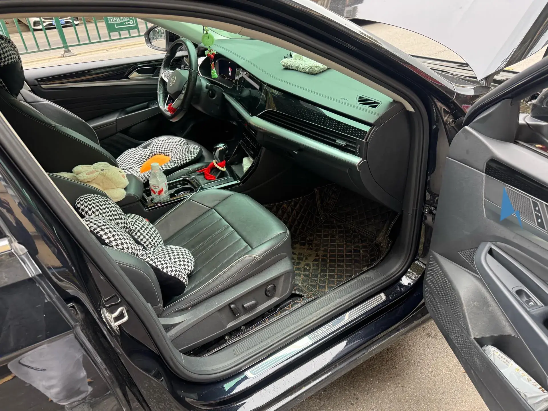 2022 VOLKSWAGEN PASSAT thumbnail 4