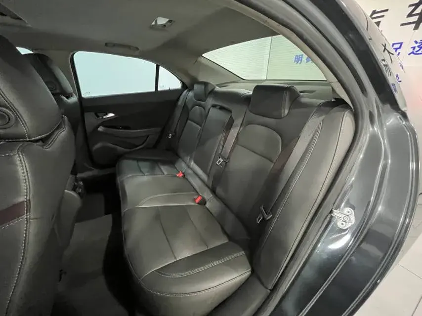 2018 CHEVROLET MALIBU thumbnail 4