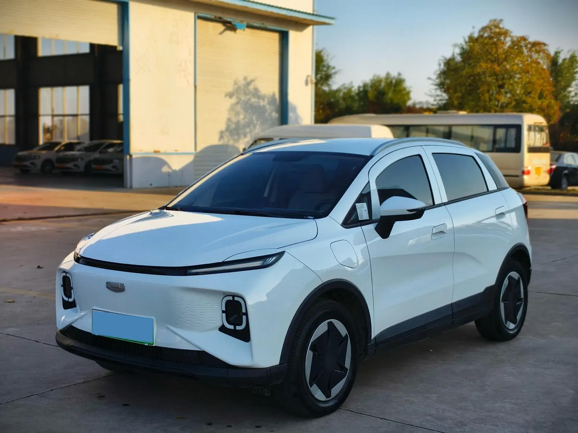 2024 GEOMETRY E view 1