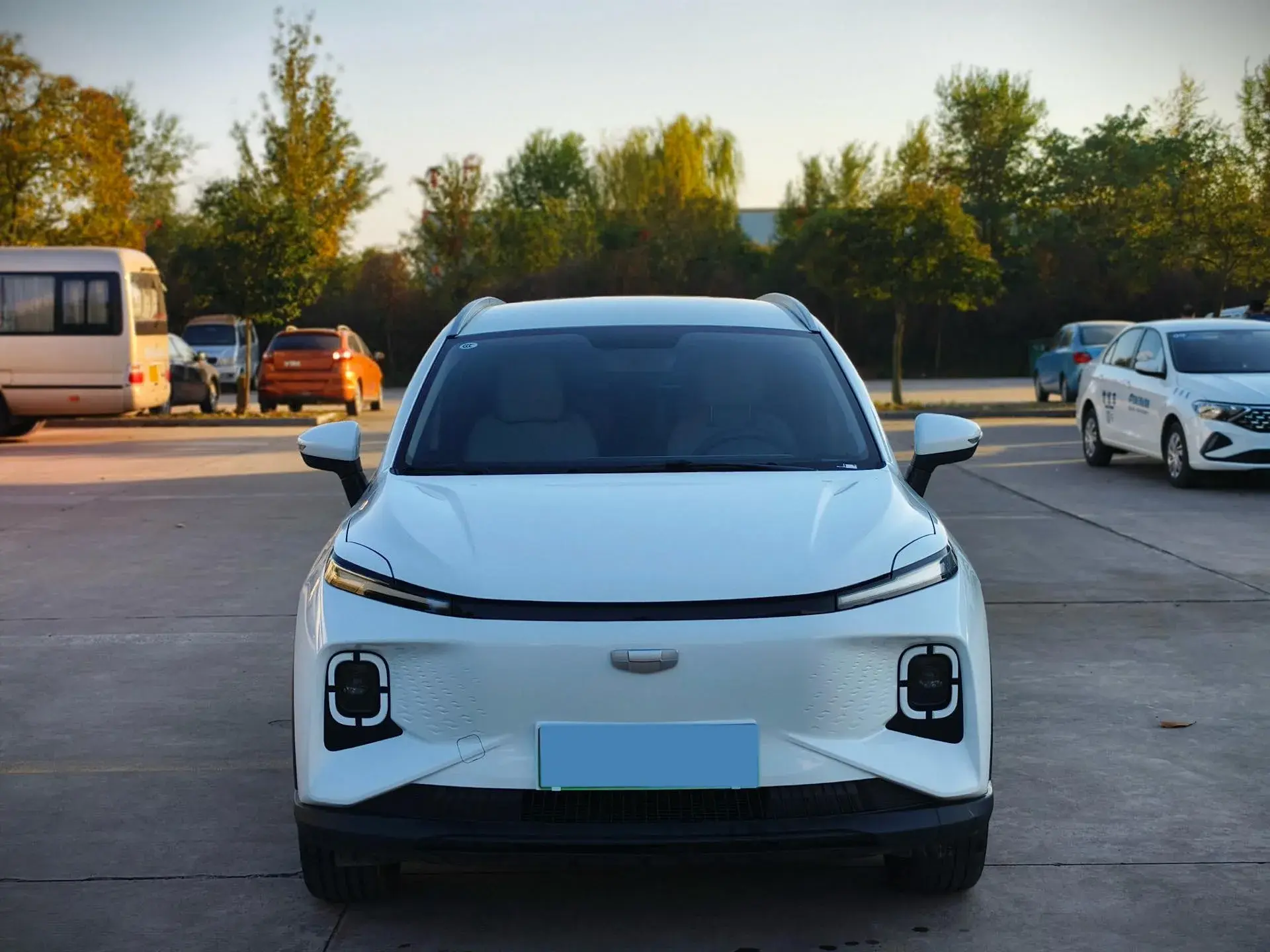 2024 GEOMETRY E thumbnail 2