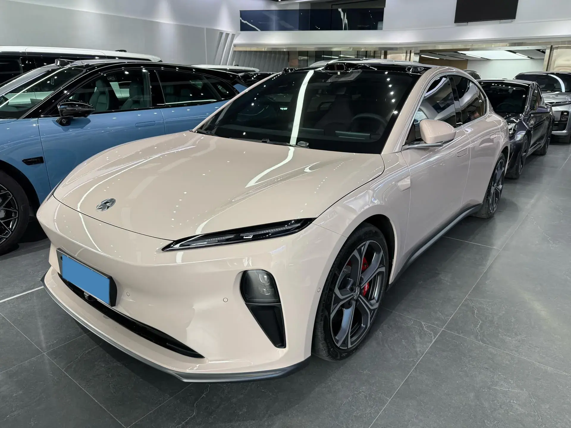 2022 NIO ET5 view 1