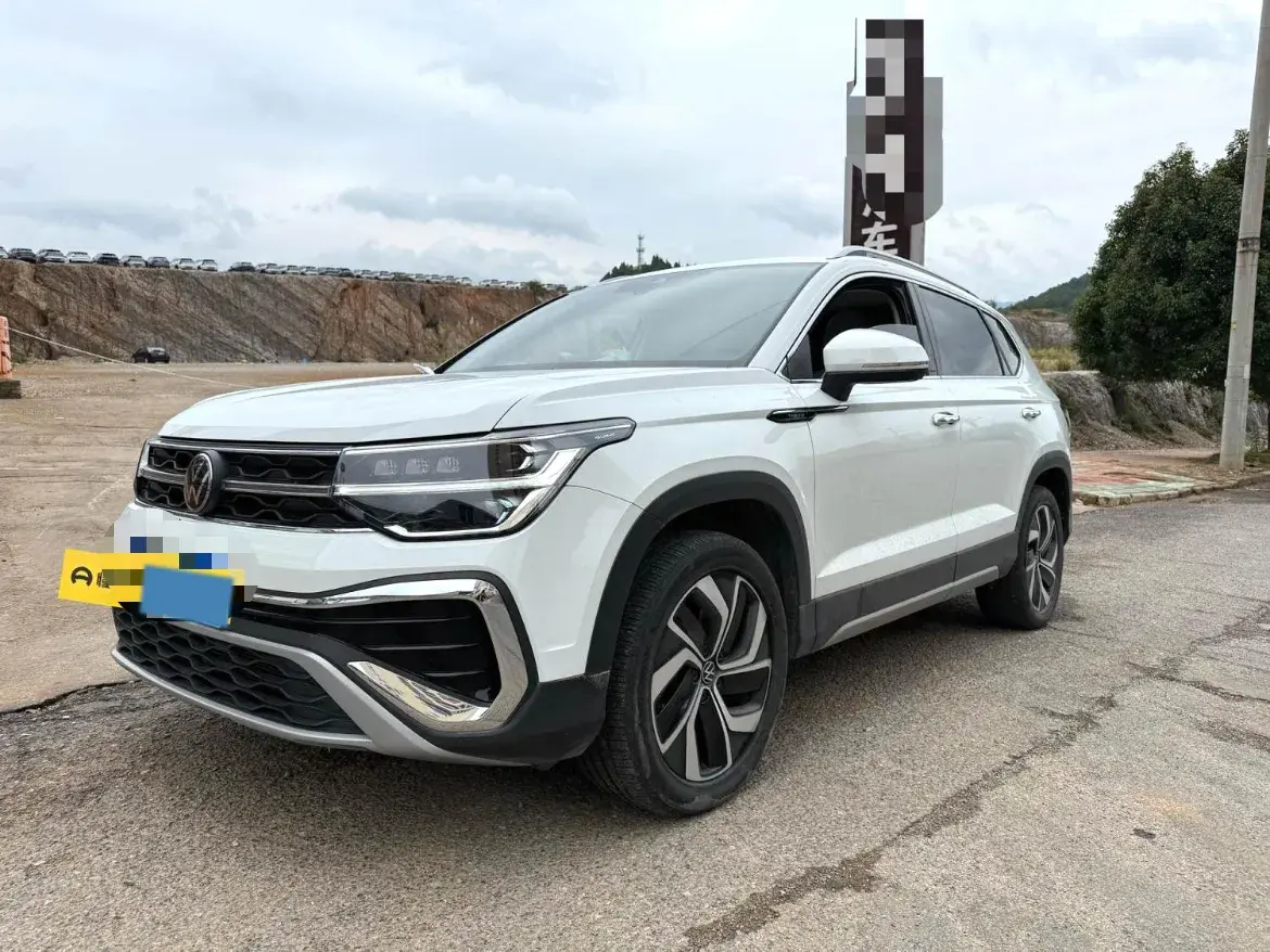 2023 VOLKSWAGEN THARU view 1