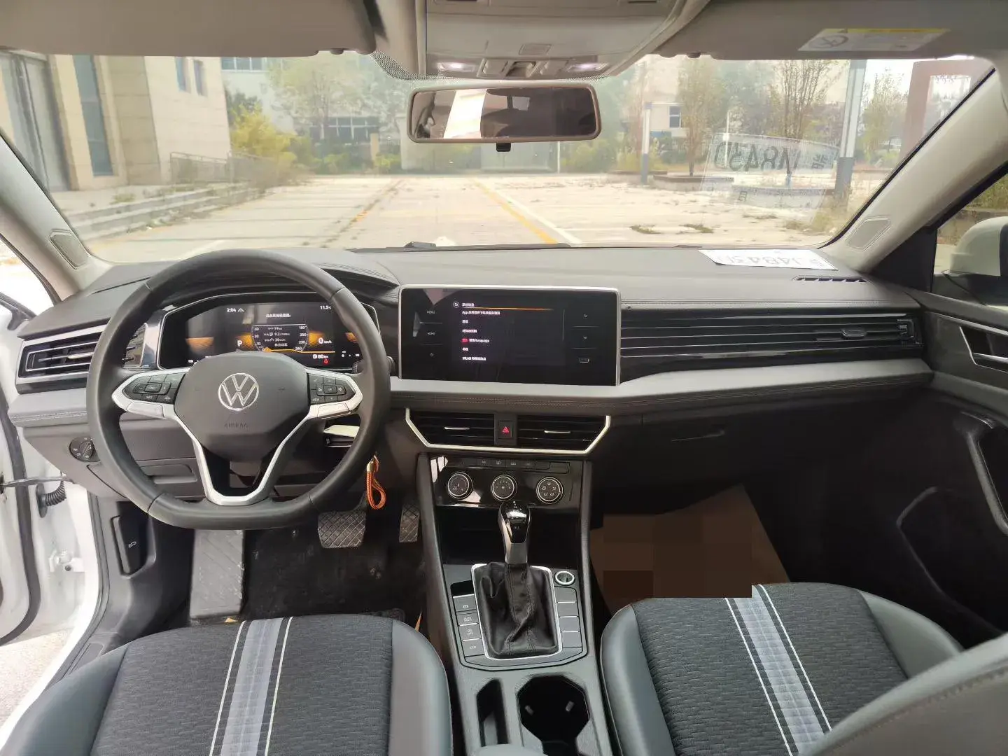 2023 VOLKSWAGEN SAGITAR thumbnail 4