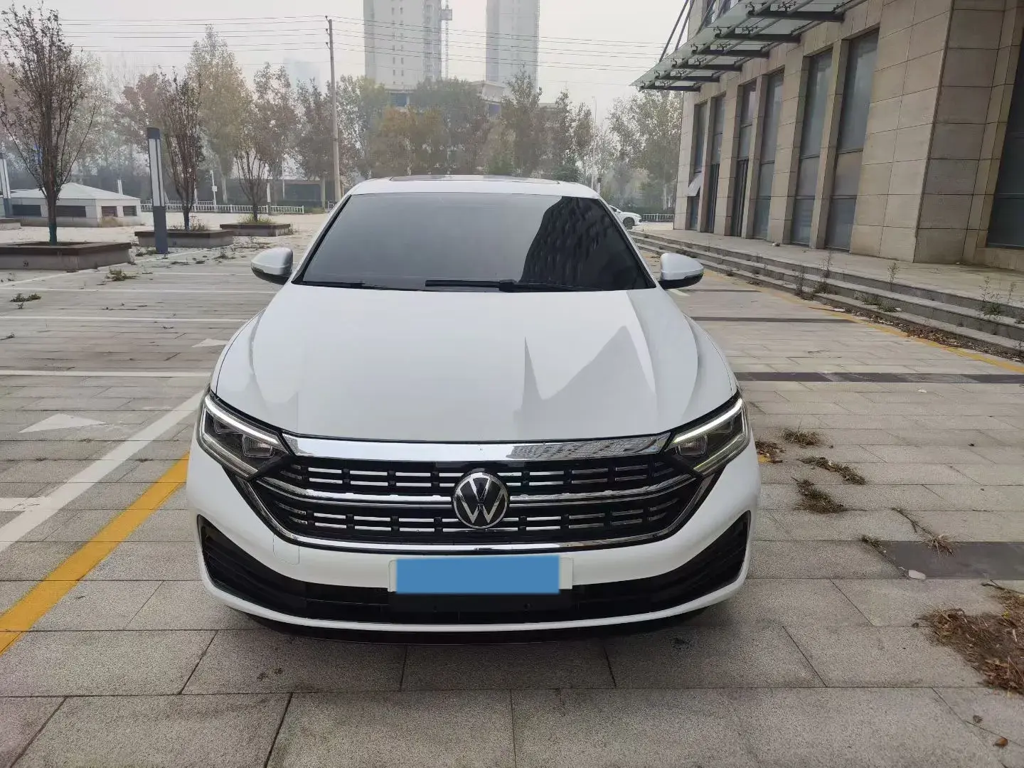 2023 VOLKSWAGEN SAGITAR thumbnail 2