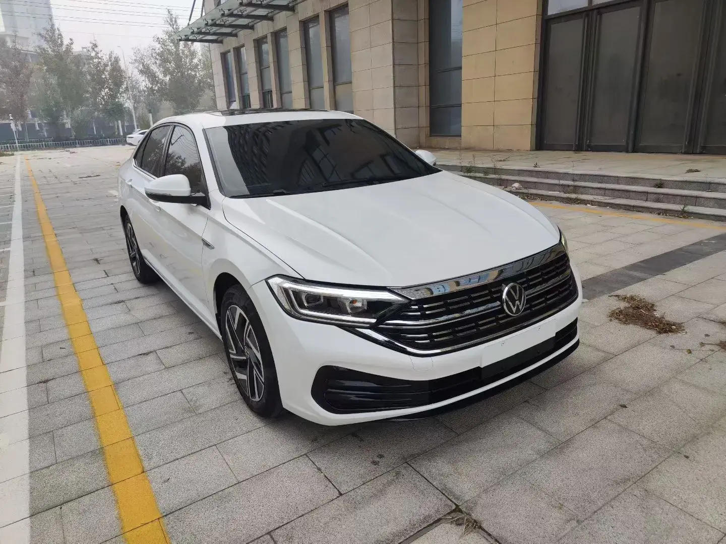 2023 VOLKSWAGEN SAGITAR thumbnail 3