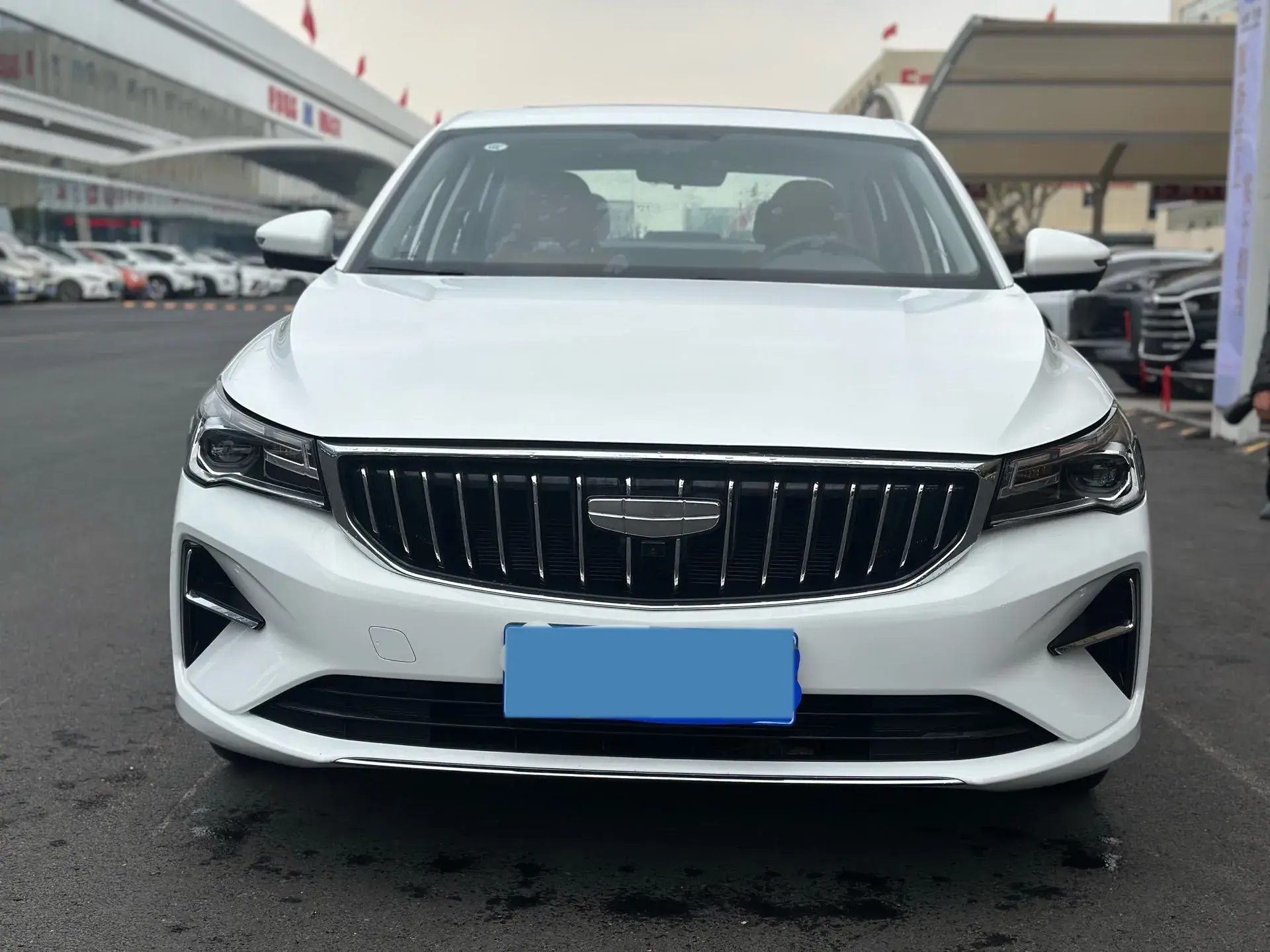 2025 GEELY EMGRAND thumbnail 2