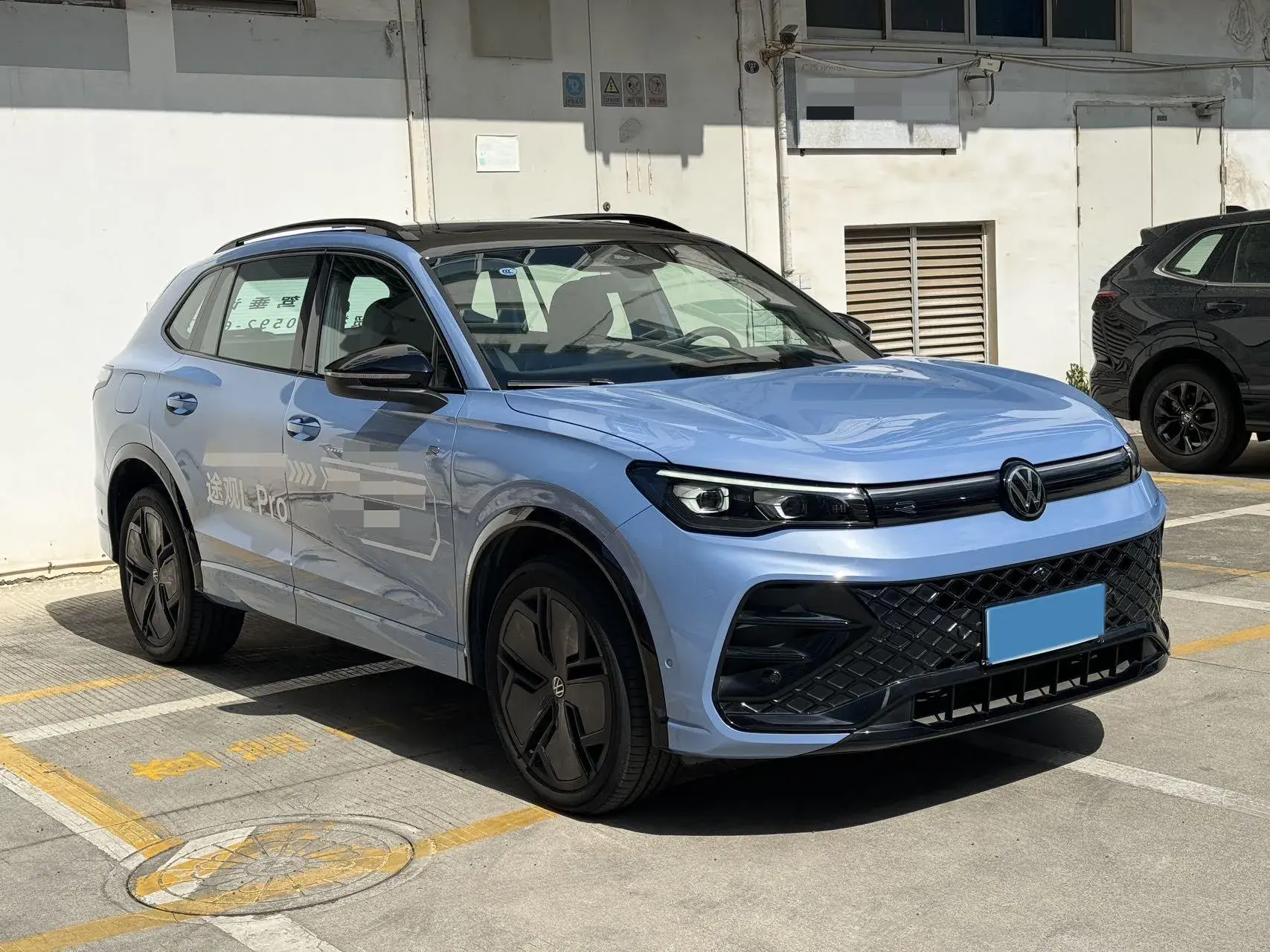 2024 VOLKSWAGEN TIGUAN thumbnail 3