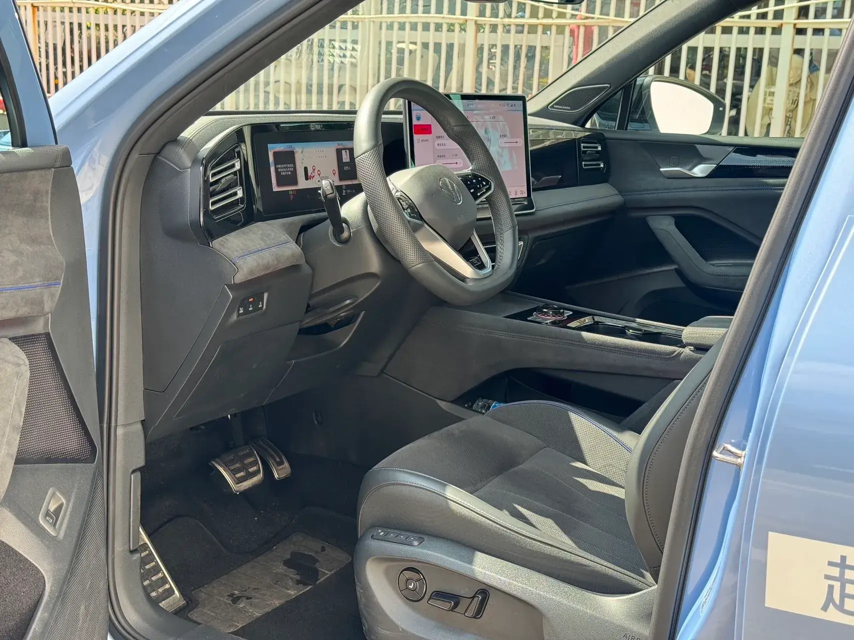 2024 VOLKSWAGEN TIGUAN thumbnail 4