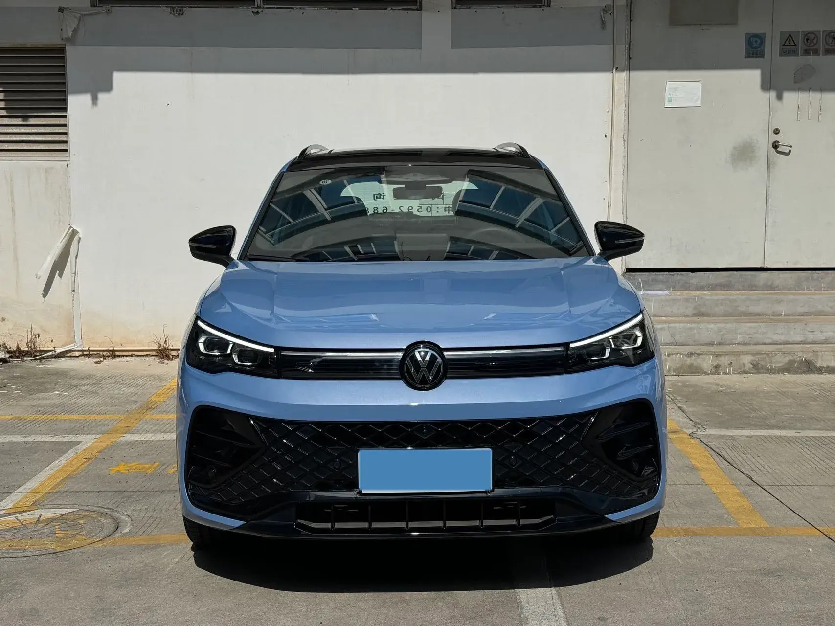 2024 VOLKSWAGEN TIGUAN thumbnail 2