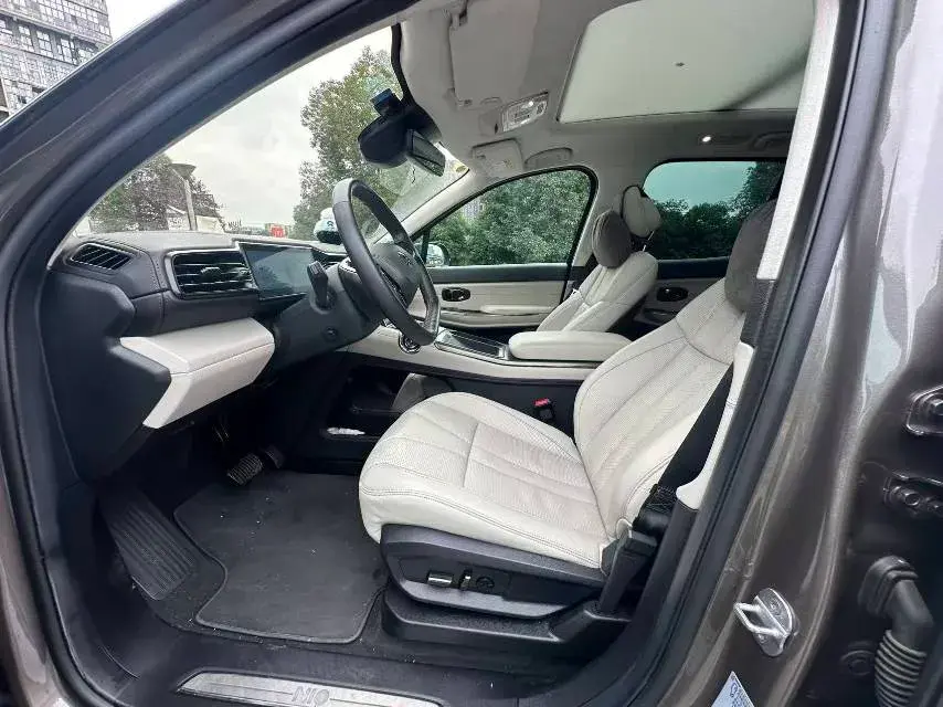 2020 NIO ES8 thumbnail 4