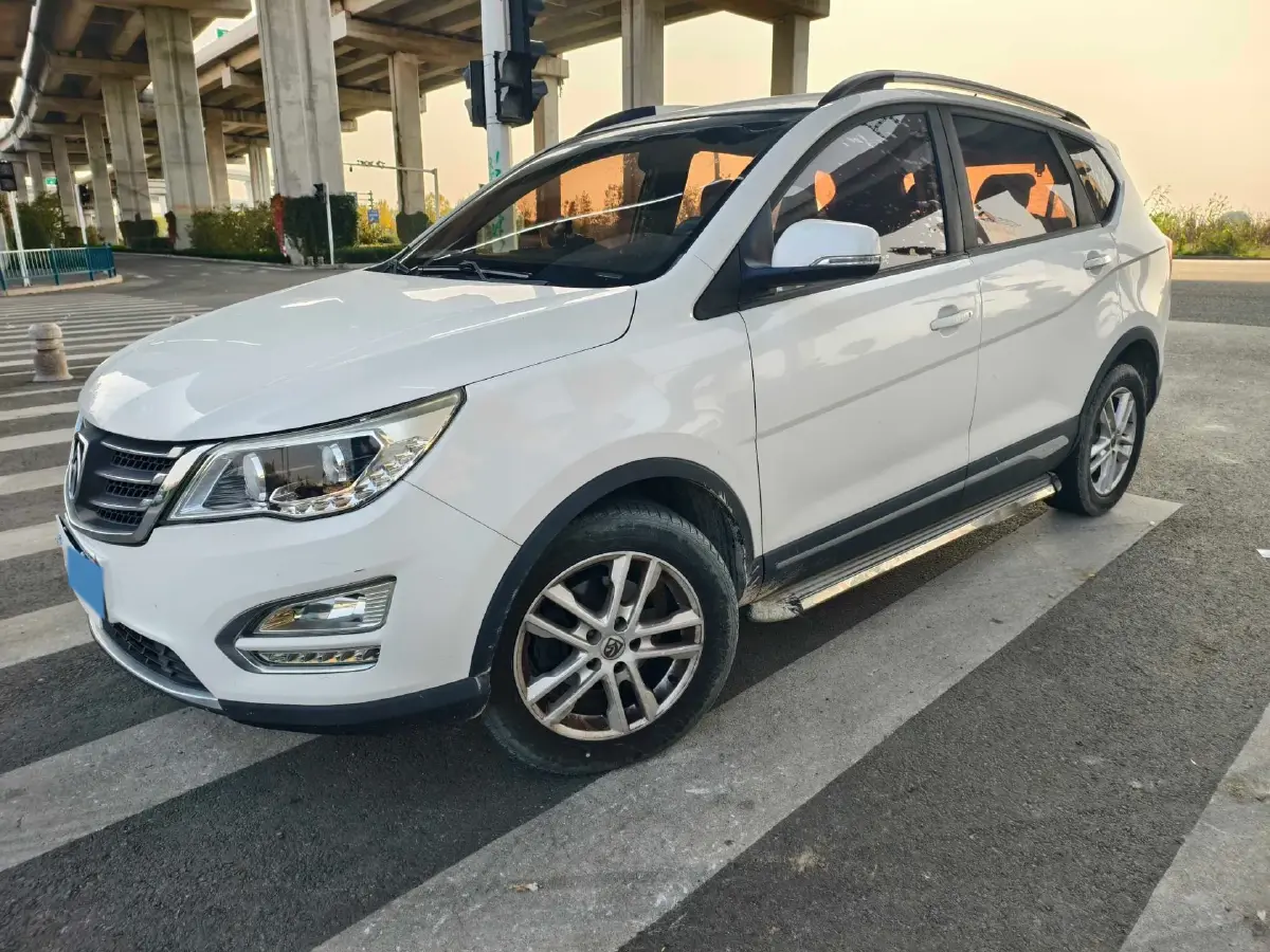 2016 BaoJun 560 1.5T 150HP L4 6MT