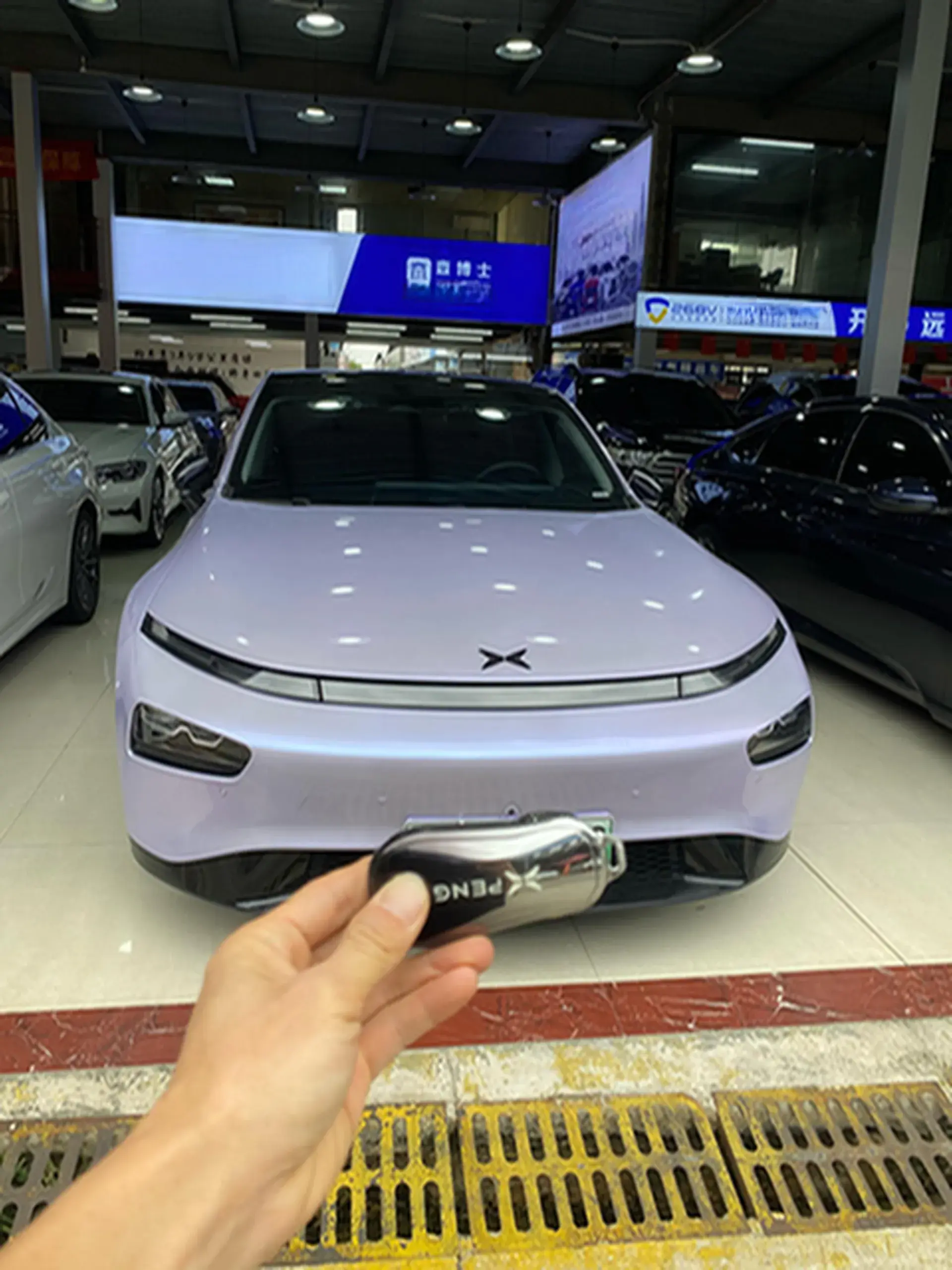 2020 XPENG P7 thumbnail 2