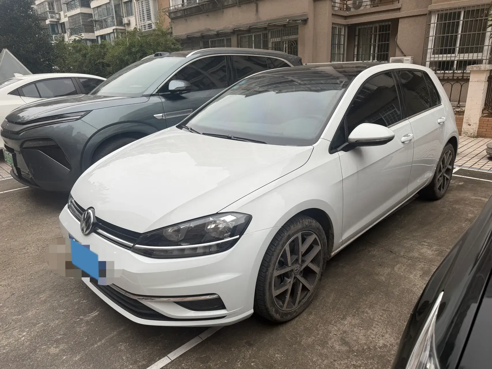 2020 VOLKSWAGEN GOLF view 1