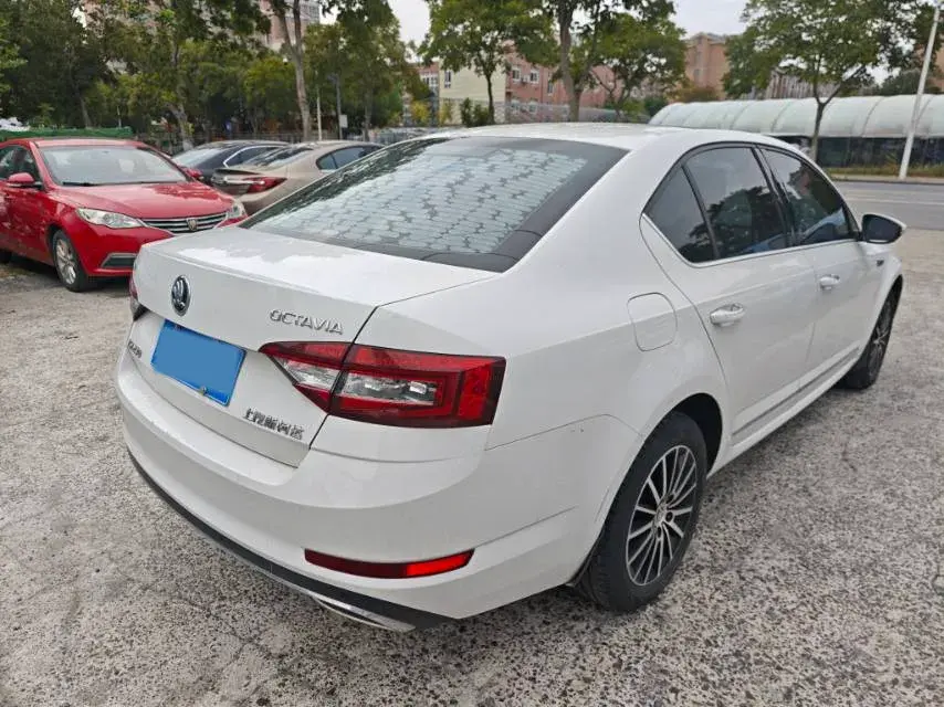 2019 SKODA OCTAVIA thumbnail 4