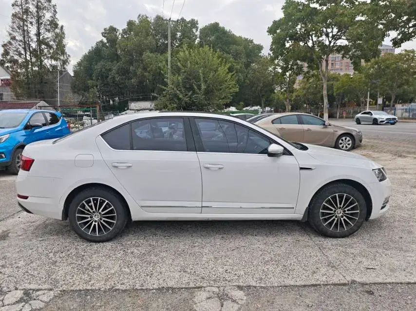 2019 SKODA OCTAVIA thumbnail 3
