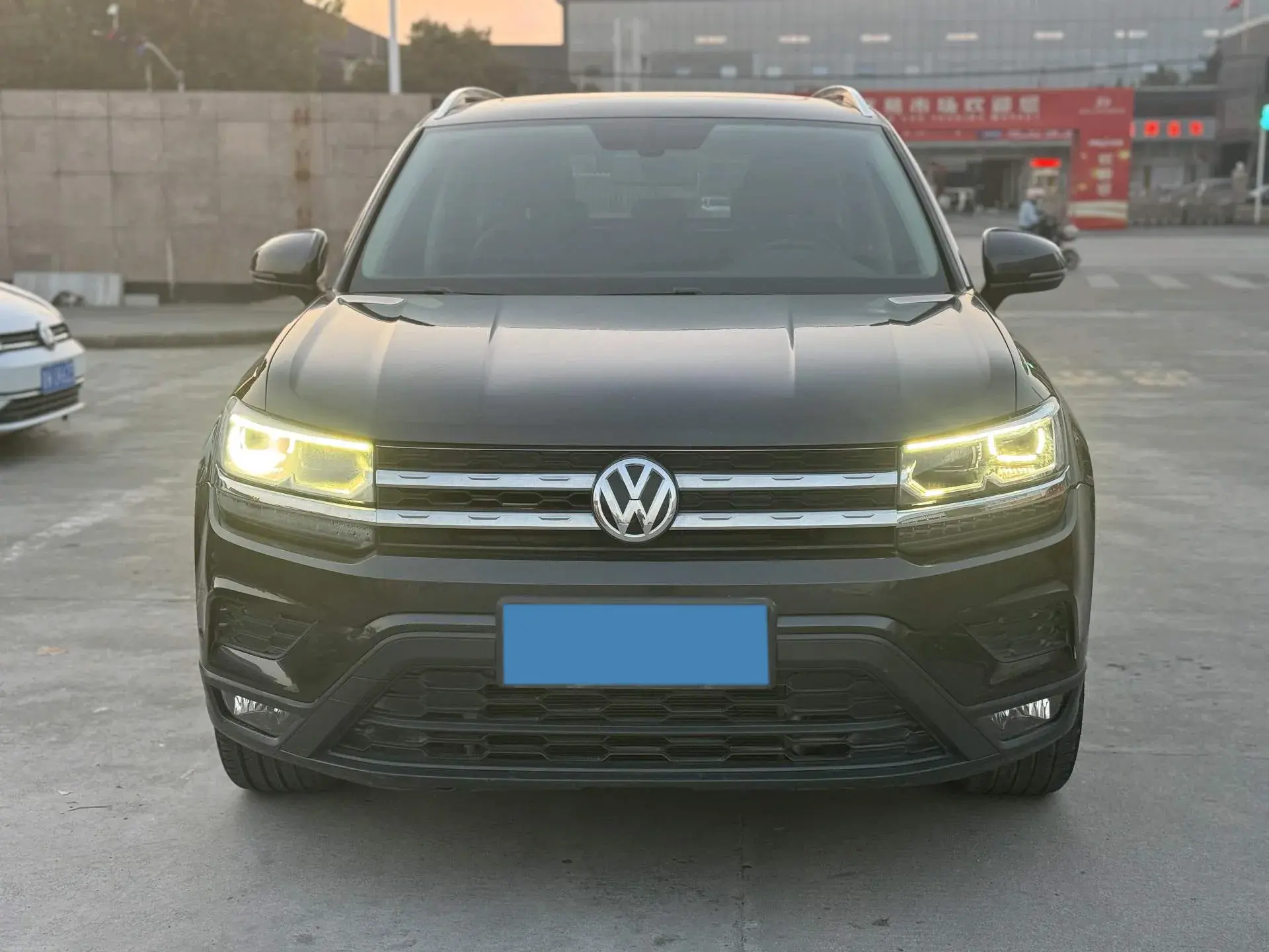 2019 VOLKSWAGEN THARU thumbnail 2