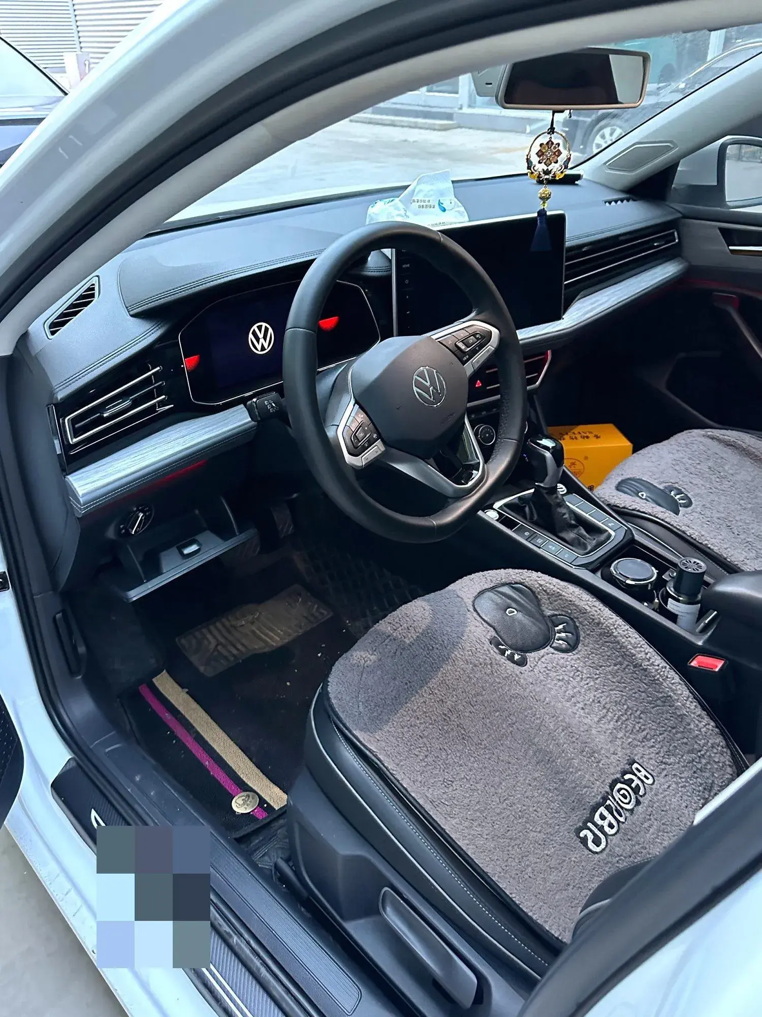 2023 VOLKSWAGEN SAGITAR thumbnail 3