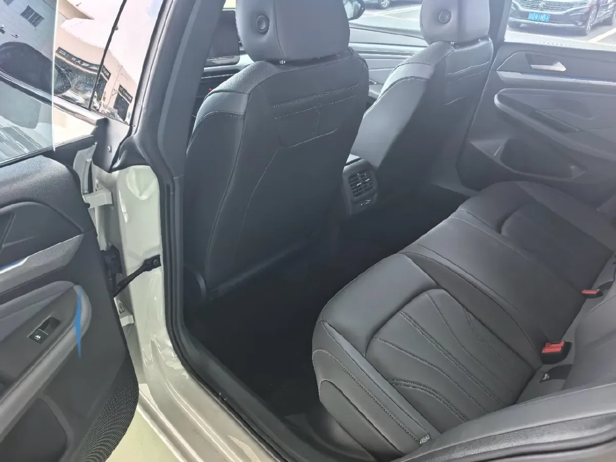 2026 Volkswagen Lamando 2.0T 220HP L4 7DCT,autocango,china used car exporter,china ev exporter,chinese used car exporter,chinese used ev exporter