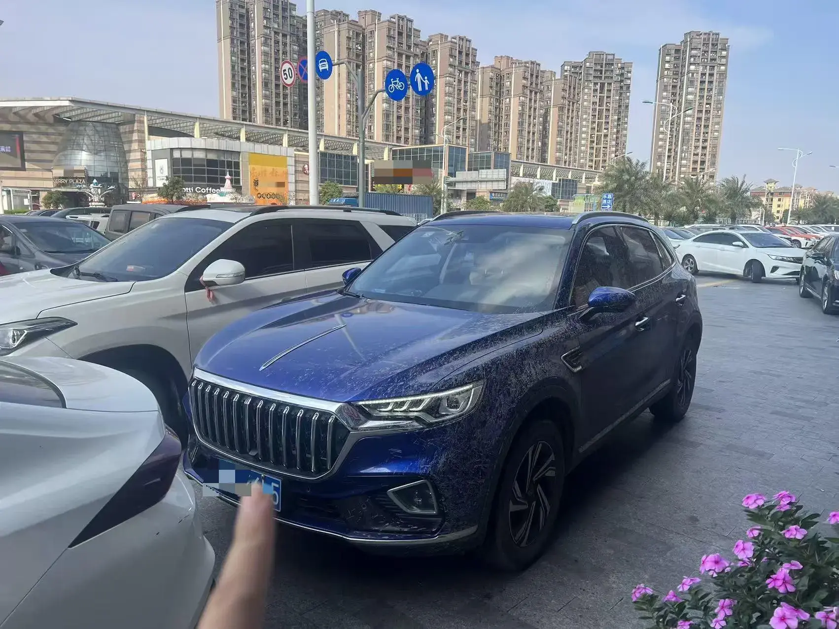 2022 HONGQI HS5 view 1