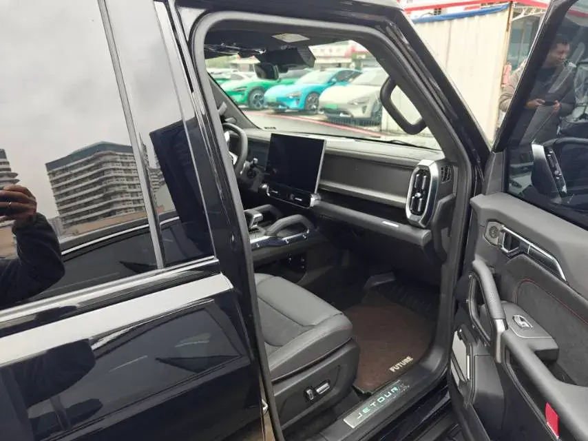 2025 JETOUR TRAVELLER thumbnail 3