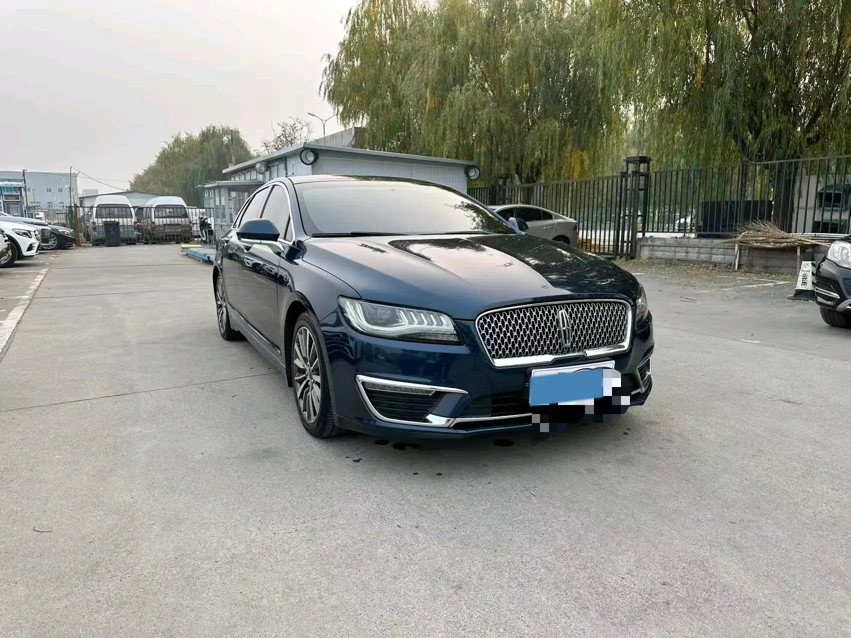 2017 LINCOLN MKZ thumbnail 2