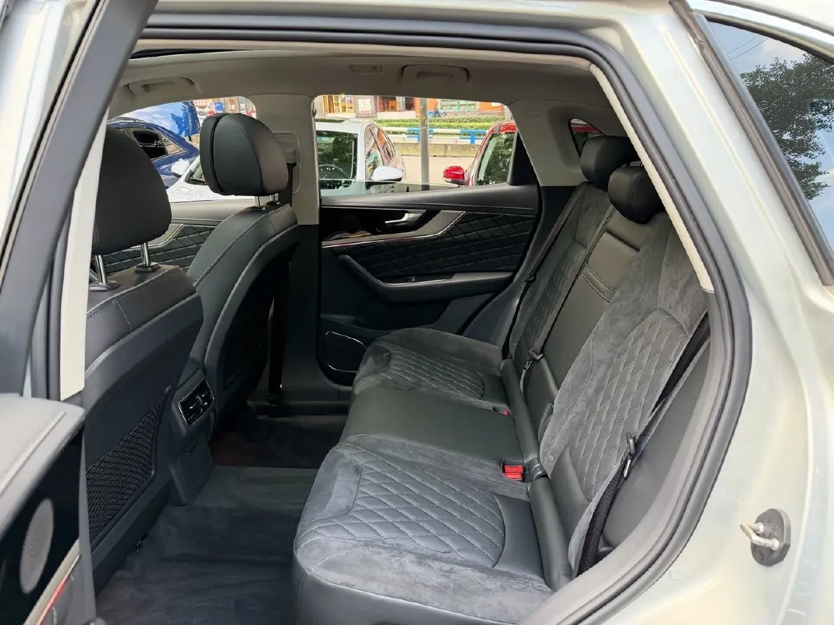 2019 HongQi HS5 2.0T 224HP L4 6AT,autocango,china used car exporter,china ev exporter,chinese used car exporter,chinese used ev exporter